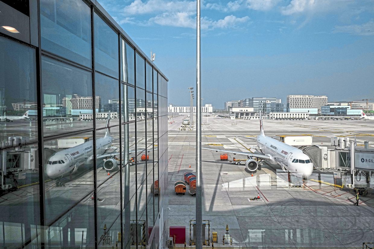 China's Big Three Airlines Sink Deeper into Red as Fuel Costs and Travel Slump Bite