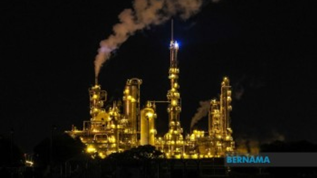 Malaysia Must Balance Energy Security With Fiscal Responsibility in Building Petroleum Reserves, Says Economist