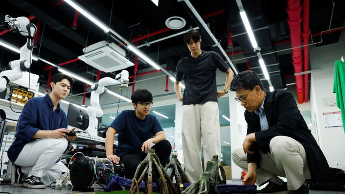 South Korean and US researchers develop robotic clothing that dresses itself without hand contact