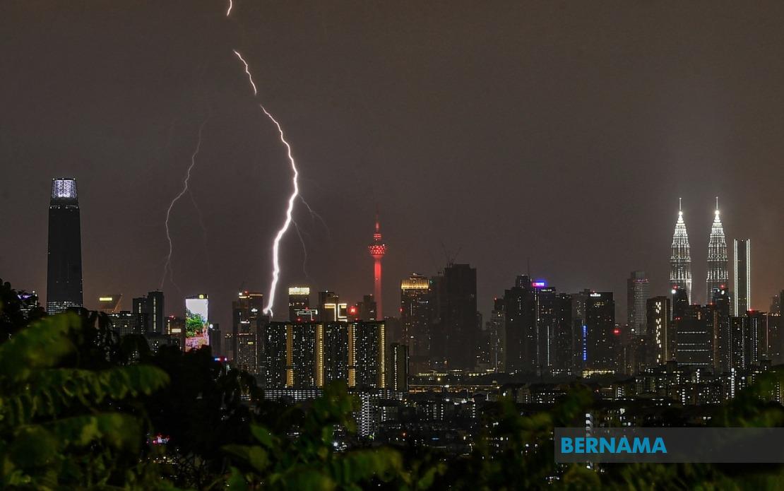 Thunderstorm and Heavy Rain Warnings Extended Across Malaysia Until Evening