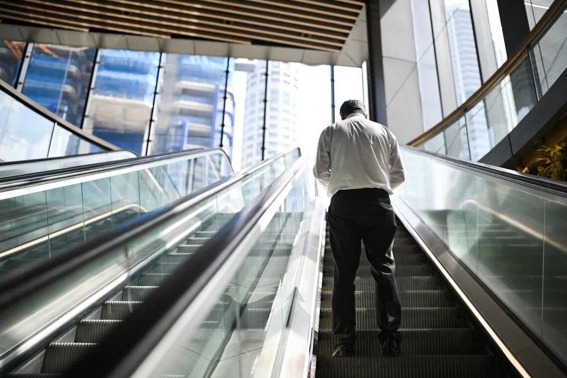 South Korea's Escalator Divide: A Nation Split on Standing vs Walking