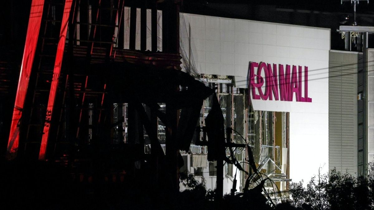 20 to 30 Employees Missing After Explosion at Kumamoto Mall Following Major Earthquake