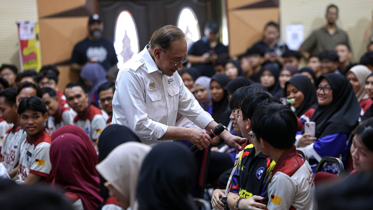 Anwar Defends Matriculation Intake Balance Between Merit and Social Support
