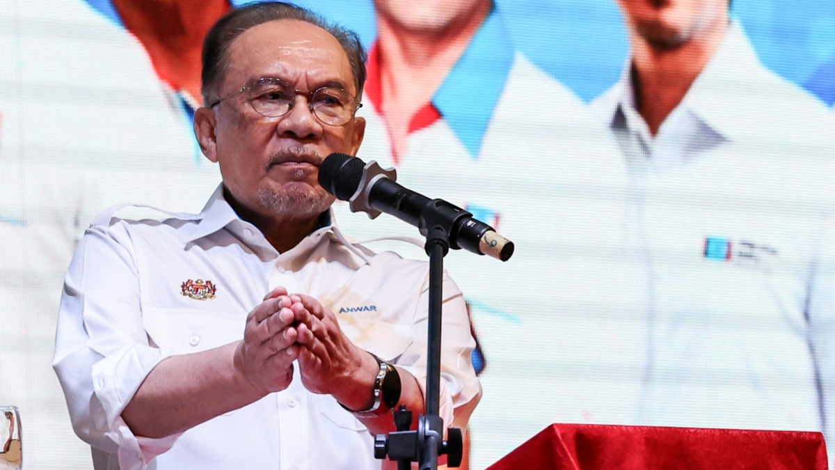 Anwar Calls Out RM12 Billion Tabung Haji Loss as 'Sakau', Demands Accountability