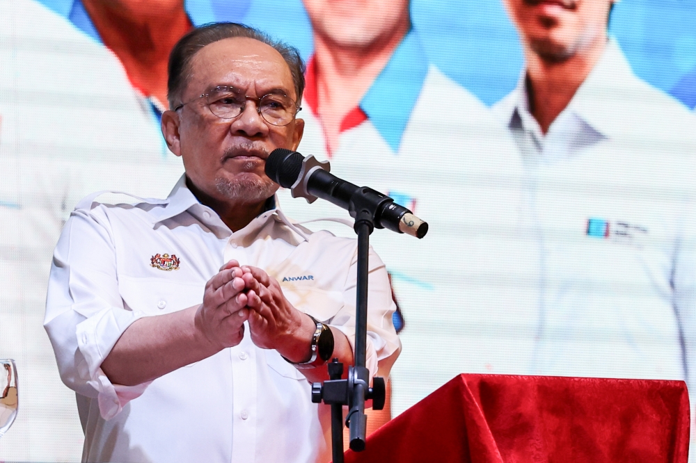 Anwar Calls Out RM12 Billion Tabung Haji Loss as 'Sakau', Demands Accountability