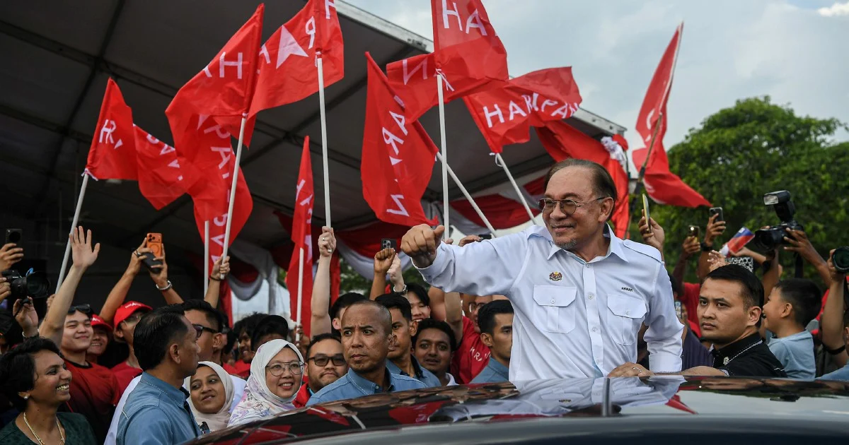 Anwar Urges Political Rivals to Respect Voters' Mandate, Stop Targeting DAP
