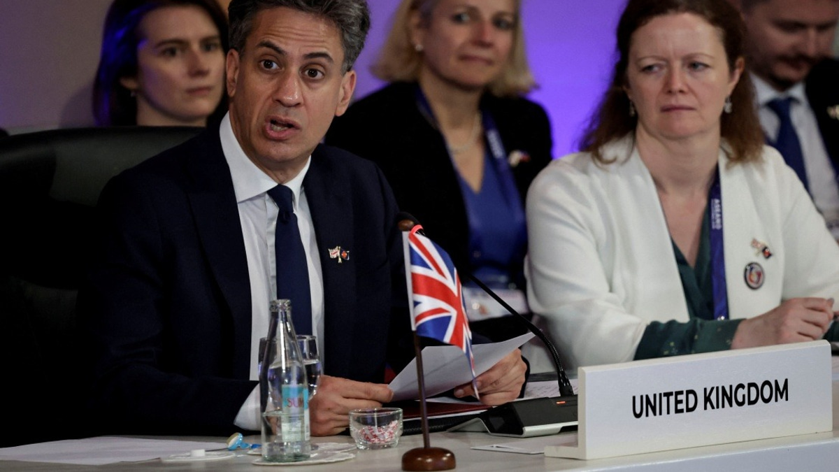 UK's Ed Miliband Eyes Closer EU Relations in First European Tour as Foreign Secretary