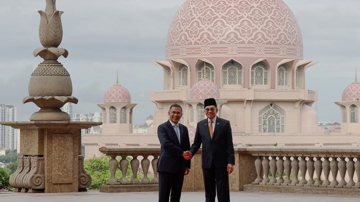 Anwar receives Bangladesh PM Tarique Rahman in Putrajaya