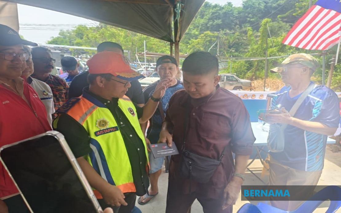 Grandfather's Anguish as Three Children Perish in Kota Kinabalu Fire; Over 200 Homes Destroyed