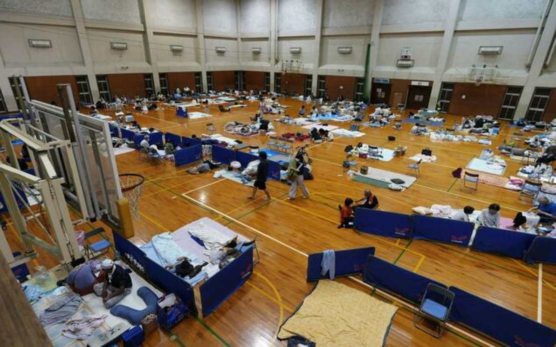 Japan's Kumamoto Prefecture Struggles With Heat, Water Crisis a Week After Devastating Earthquake