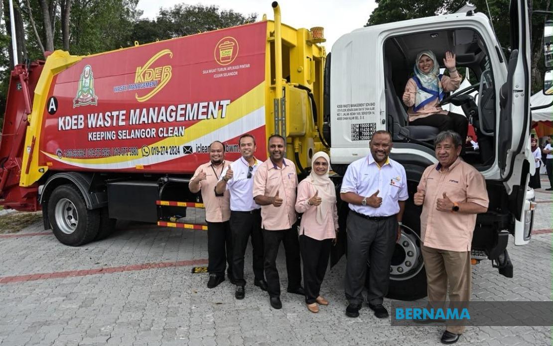 KDEBWM Expands Hulu Selangor Waste Collection With 33 New Compactor Trucks