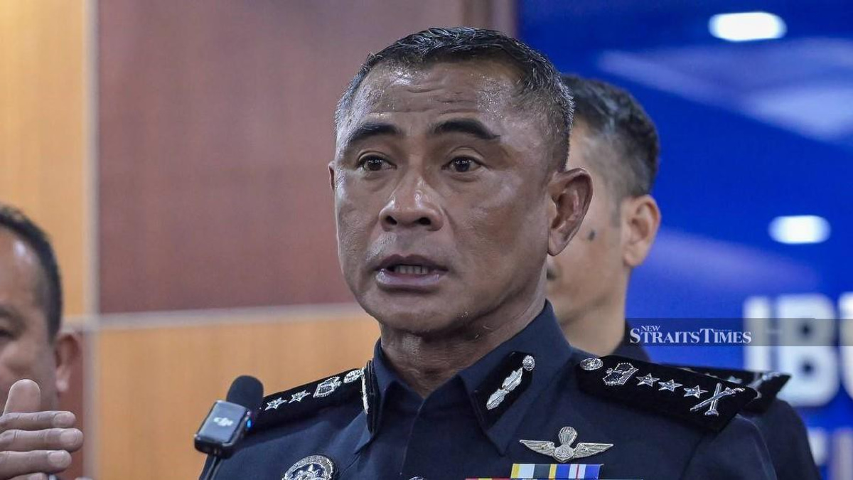 Five Chinese nationals arrested in dual raids on housebreaking gang in Kuala Lumpur