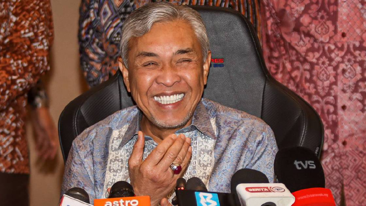 Coalition Ties Won't Threaten Minorities, Zahid Assures Chinese and Indian Communities