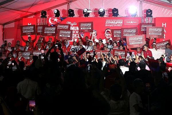 Today in Johor: Anwar Names 56 PH Candidates as Millions Watch Online